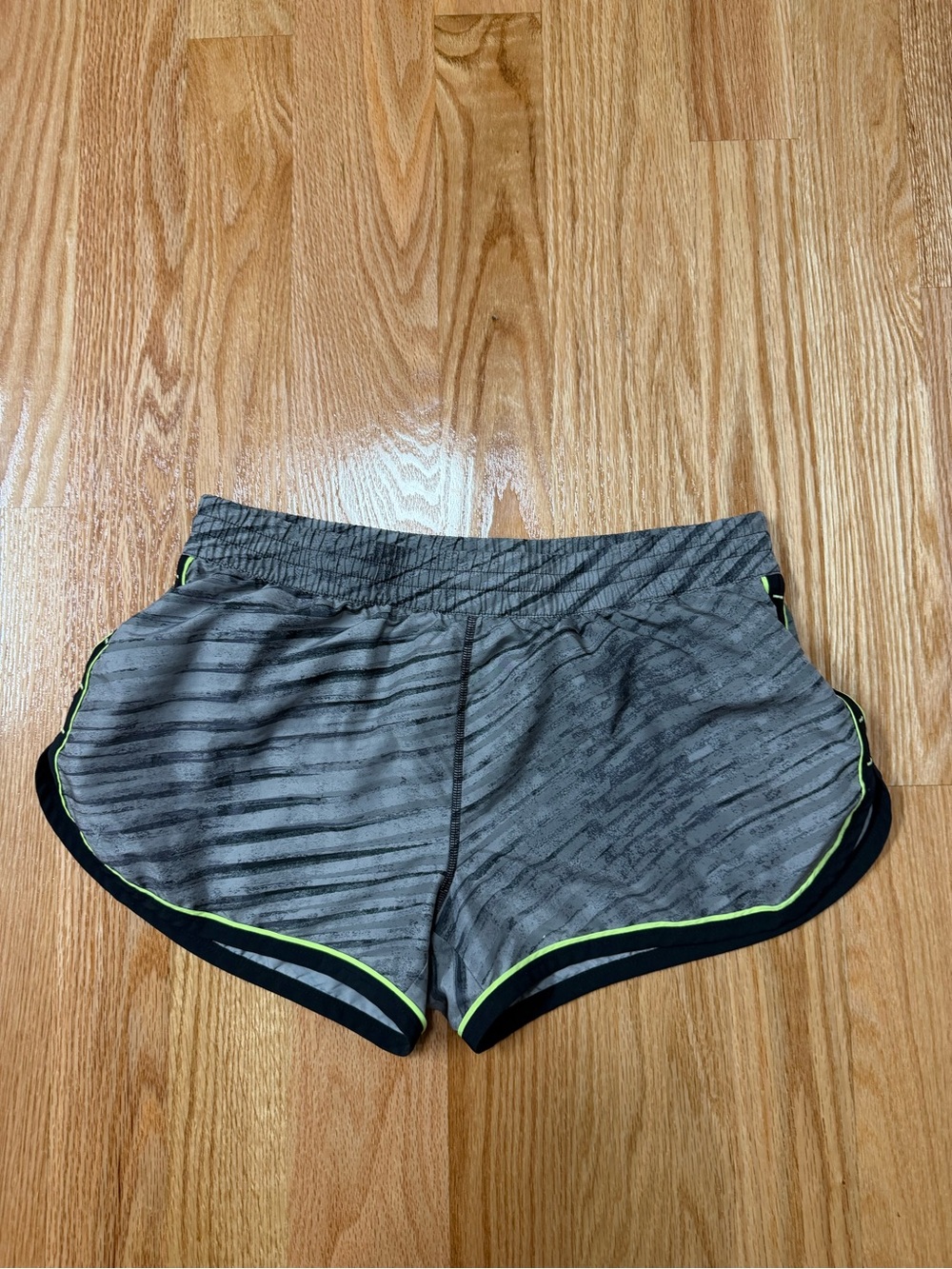 Under Armour Women’s Running Shorts Size Medium Neon Heat Gear